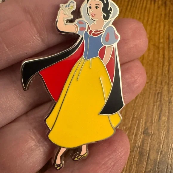 One “LOT” of excellent condition Disney Pins. 25 pins in total. - Picture 16 of 16